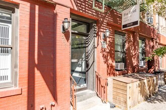 509 E 73rd St in New York, NY - Foto de edificio - Building Photo