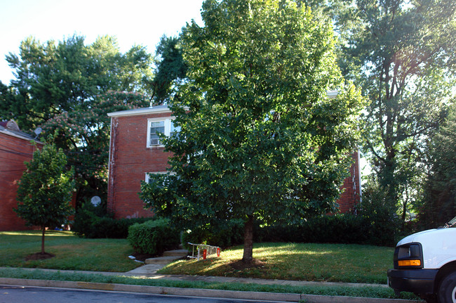 204 Gibson St in Falls Church, VA - Foto de edificio - Building Photo