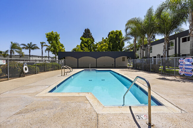 Vista Lane in Chula Vista, CA - Foto de edificio - Building Photo