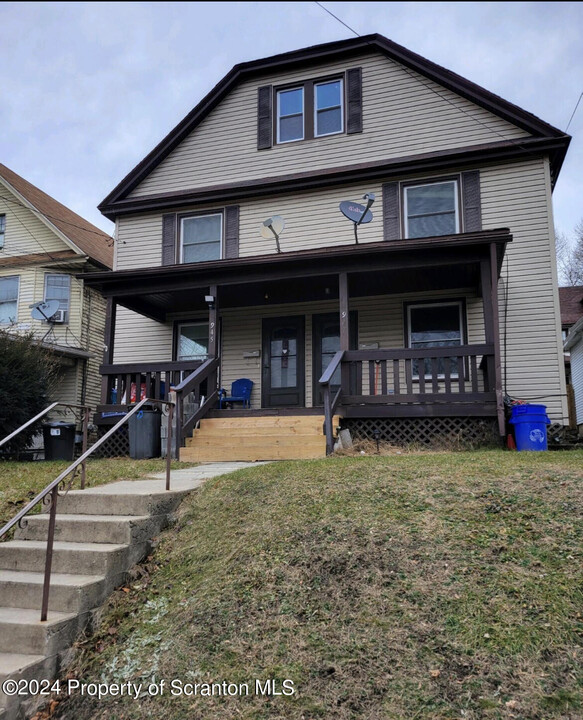 947 Woodlawn St in Scranton, PA - Foto de edificio