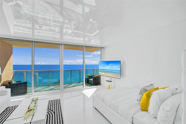 2501 S Ocean Dr, Unit 1024 in Hollywood, FL - Building Photo - Building Photo