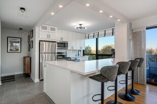 2020 N Lincoln Park W, Unit 3G in Chicago, IL - Building Photo