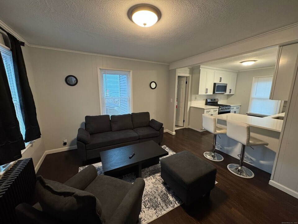 60 Bowen St in Hamden, CT - Building Photo