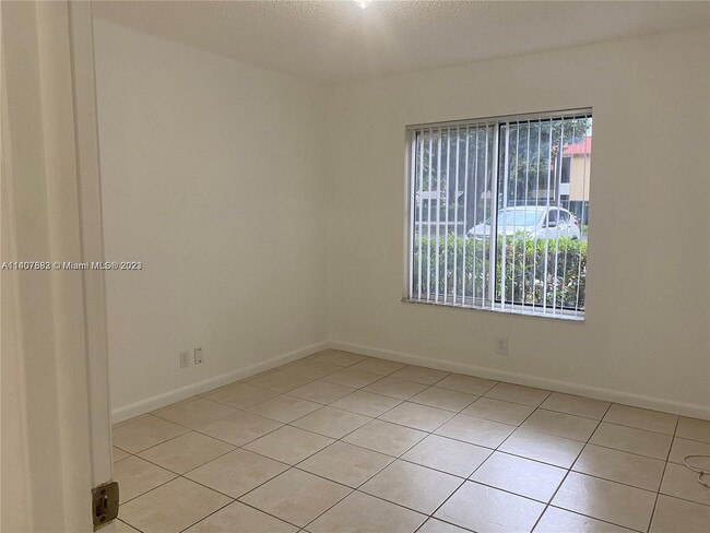 9525 SW 138th Pl in Miami, FL - Building Photo - Building Photo