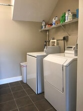 178 Main St, Unit Unit #1 in Newmarket, NH - Building Photo - Building Photo