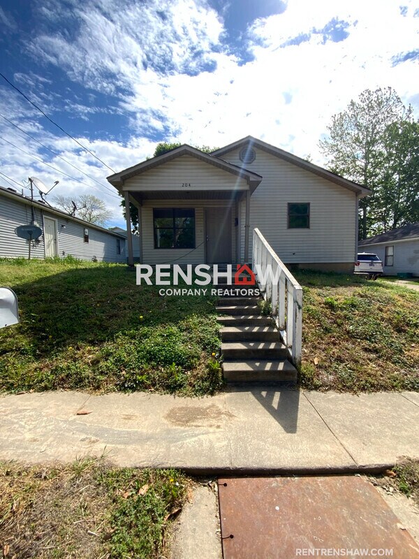 204 Harton Ave in Dyersburg, TN - Building Photo - Building Photo