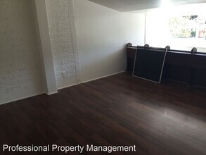 5 Canyon Lake Dr in Port Costa, CA - Building Photo - Building Photo