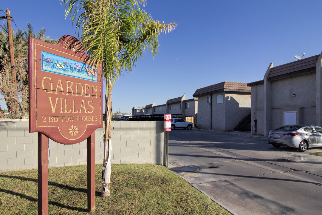 Garden Villas in El Centro, CA - Foto de edificio