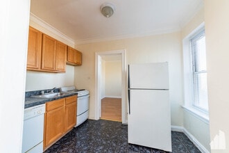 4521 Malden St, Unit 207 in Chicago, IL - Building Photo - Building Photo