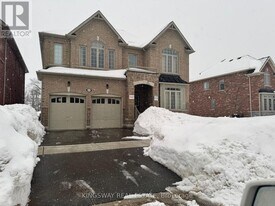 45 Sanford Cir in Springwater, ON - Building Photo
