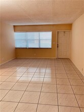 10176 Twin Lakes Dr in Coral Springs, FL - Building Photo - Building Photo