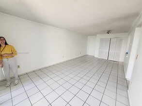 802 NW 87th Ave in Miami, FL - Building Photo - Building Photo