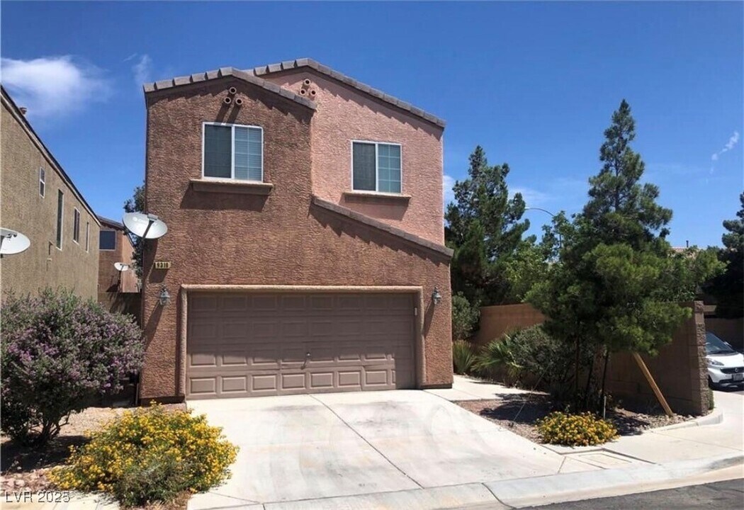 9310 Winebrook Ave in Las Vegas, NV - Building Photo
