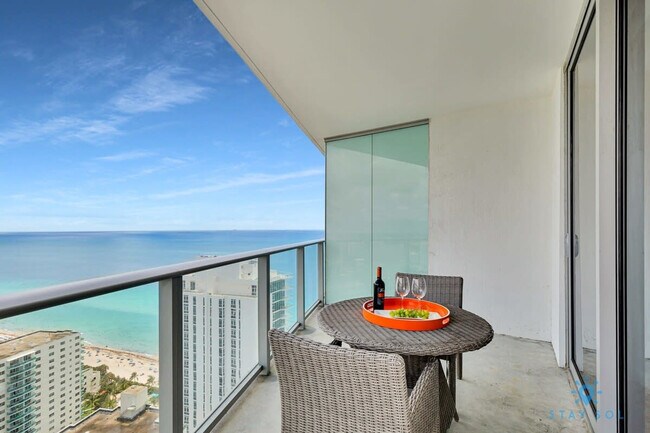 4111 S Ocean Dr in Hollywood, FL - Building Photo - Building Photo
