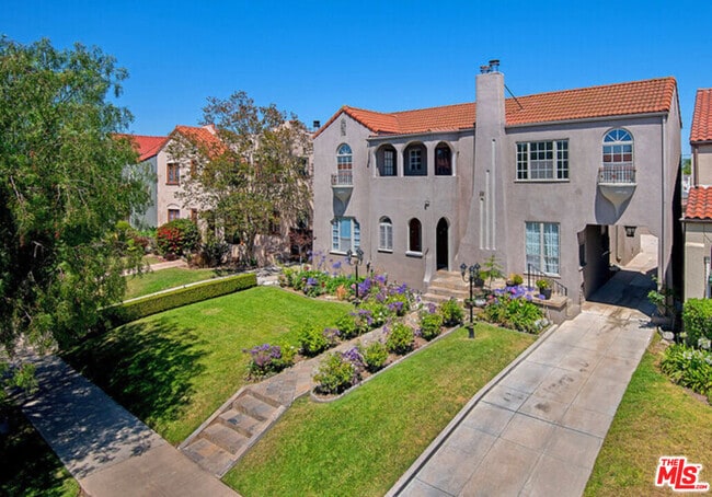 1158 S Tremaine Ave in Los Angeles, CA - Building Photo - Building Photo