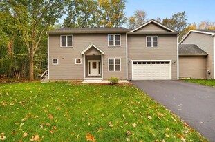 22 Beacon St in Shrewsbury, MA - Building Photo