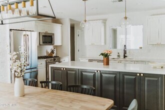 8737 E Rose Ln in Scottsdale, AZ - Building Photo - Building Photo