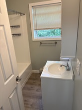 45 Lenox Ave, Unit Unit B in Manchester, NH - Building Photo - Building Photo