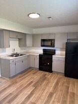 623 E Bain St in Ozark, MO - Building Photo