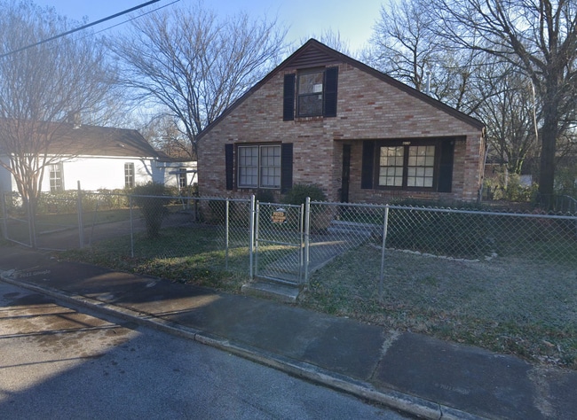 property at 828 Baltimore St