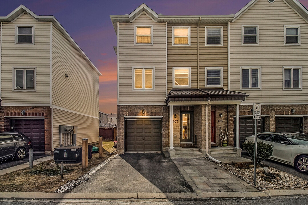 407 Sadar Pvt in Ottawa, ON - Building Photo
