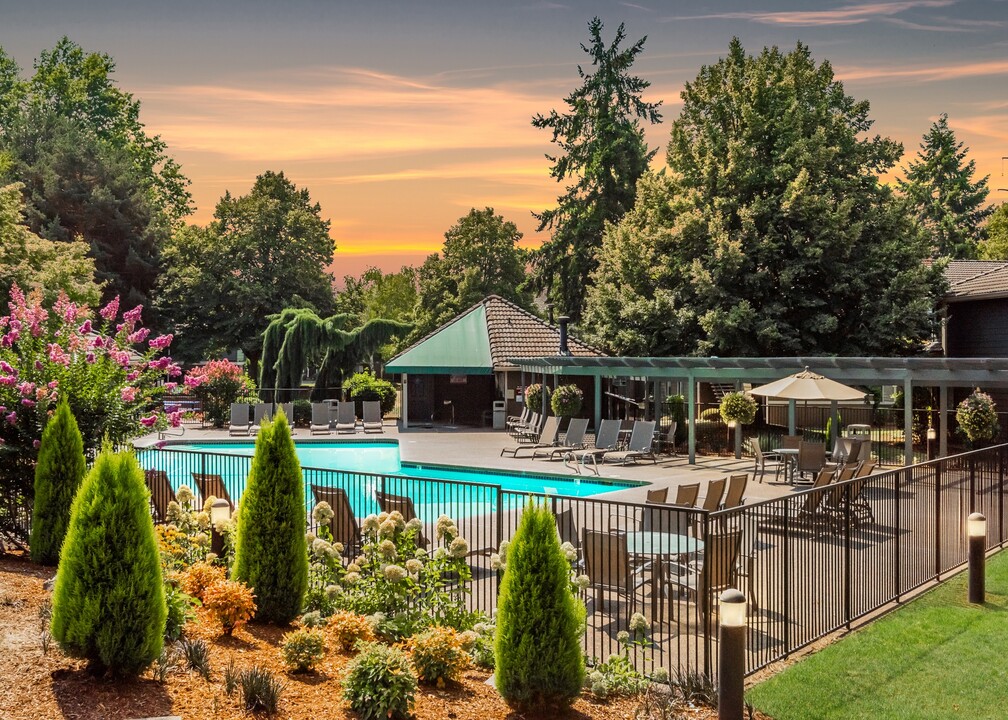 King's Court Apartments in Beaverton, OR - Foto de edificio