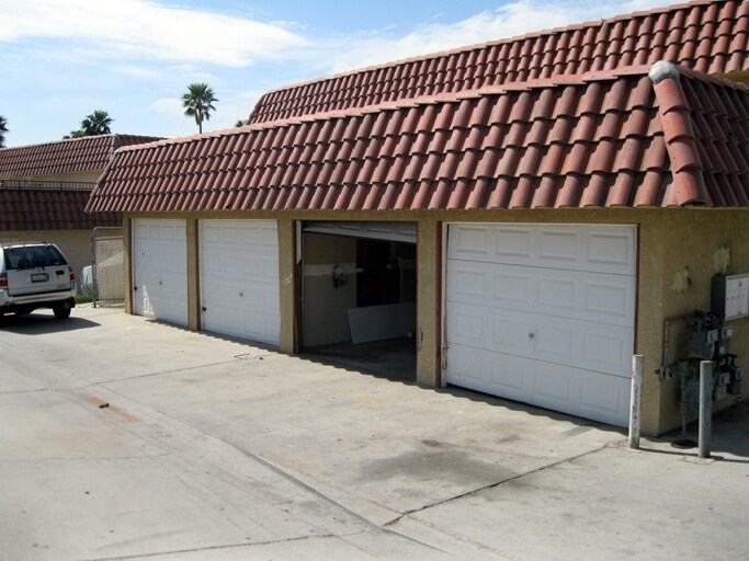 68100 Calle Las Tiendas in Desert Hot Springs, CA - Building Photo