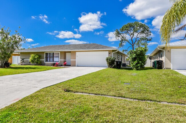 1168 SE Clifton Ln in Port St. Lucie, FL - Building Photo - Building Photo