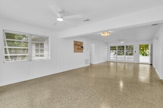 702 Sunset Dr in Lake Worth Beach, FL - Building Photo - Building Photo