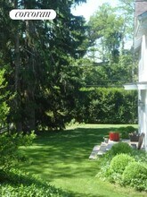 130 Ferry Rd in Sag Harbor, NY - Building Photo - Building Photo