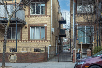 477 Bedford Ave in Brooklyn, NY - Building Photo - Building Photo