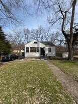 2211 W Butler St in Peoria, IL - Building Photo