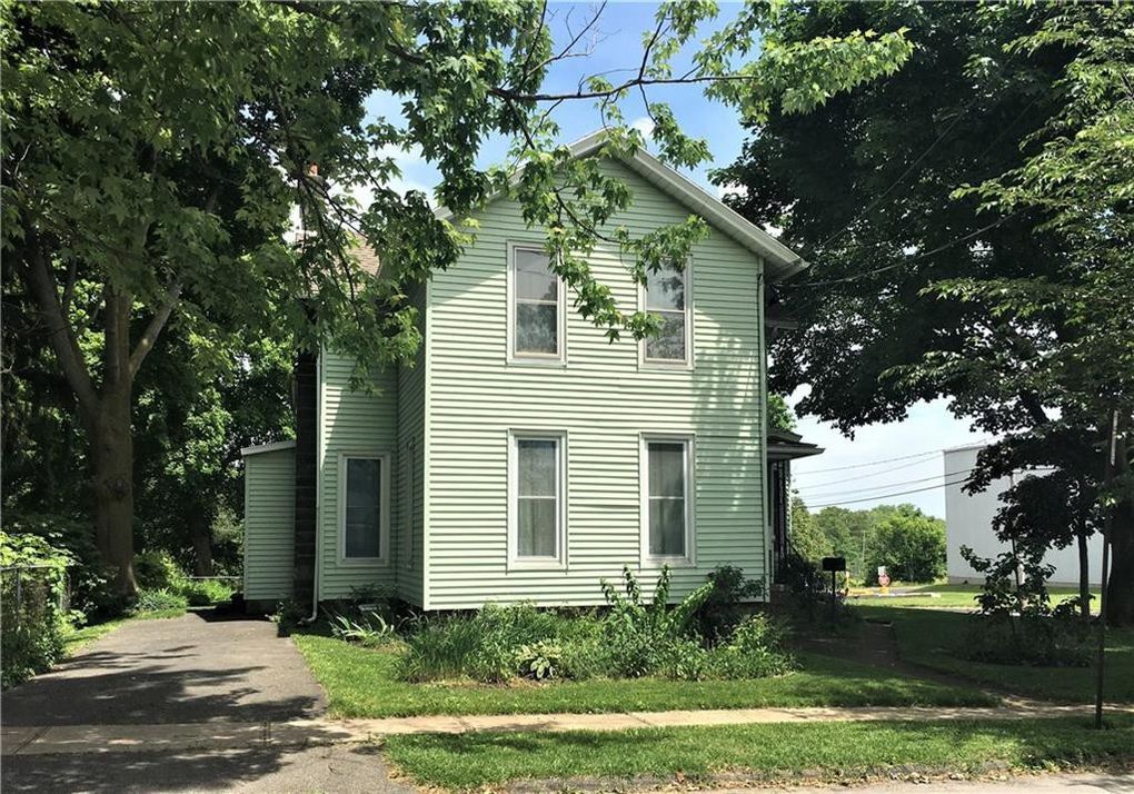 85 Spring St, Unit Upper in Brockport, NY - Foto de edificio