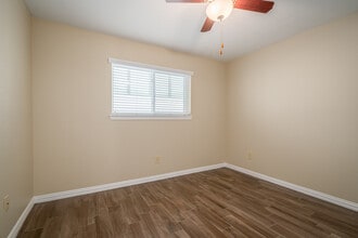 Twin Pines in Houston, TX - Building Photo - Interior Photo