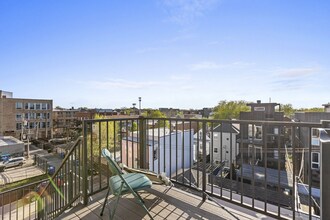1638 N Western Ave, Unit 2 in Chicago, IL - Building Photo - Building Photo