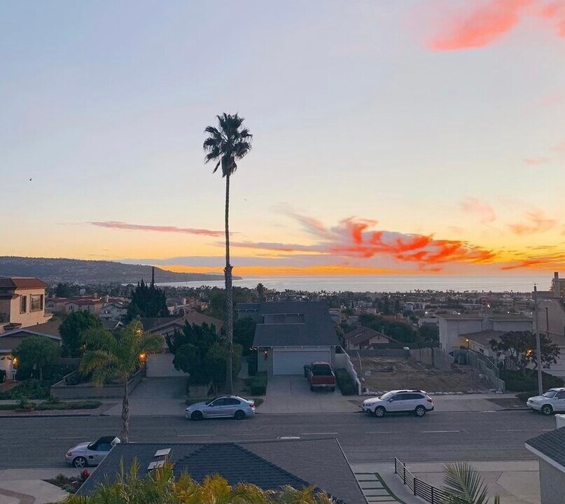 730 N Paulina Ave in Redondo Beach, CA - Foto de edificio