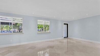 2900 SW 92nd Ave in Miami, FL - Building Photo - Building Photo