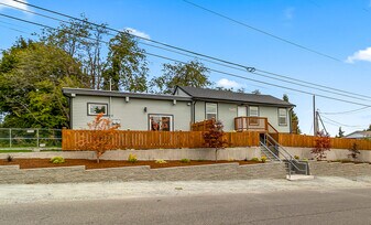 5655 31st Ave SW in Seattle, WA - Building Photo