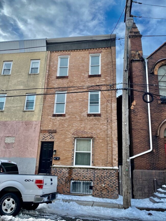 2112 S 3rd St in Philadelphia, PA - Building Photo - Building Photo