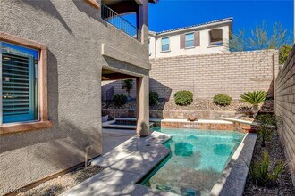 11832 W Barcinas Ln in Las Vegas, NV - Foto de edificio - Building Photo