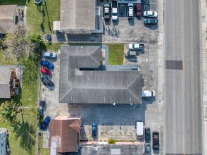 1460 W 29th St in Hialeah, FL - Foto de edificio - Building Photo