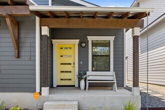 1114 N Olive St in San Antonio, TX - Building Photo - Building Photo