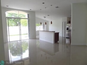 2003 NW 178th Way in Pembroke Pines, FL - Building Photo - Building Photo