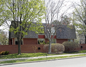 69 Upper Canada Dr in Toronto, ON - Building Photo - Building Photo