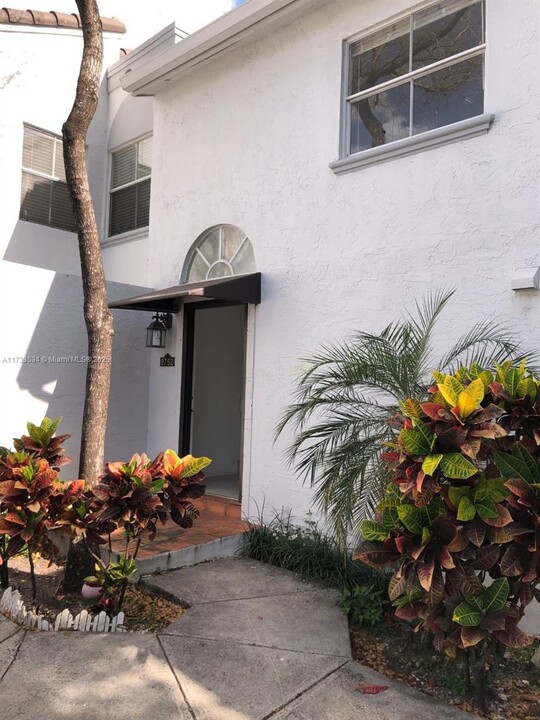 9752 NW 46th Ter, Unit 136 in Doral, FL - Building Photo