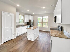 807 Commanche Rd in Montgomery, TX - Building Photo - Building Photo