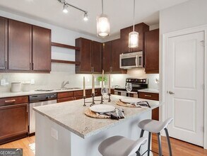 92 W Paces Ferry Rd NW, Unit 9024 in Atlanta, GA - Building Photo - Building Photo