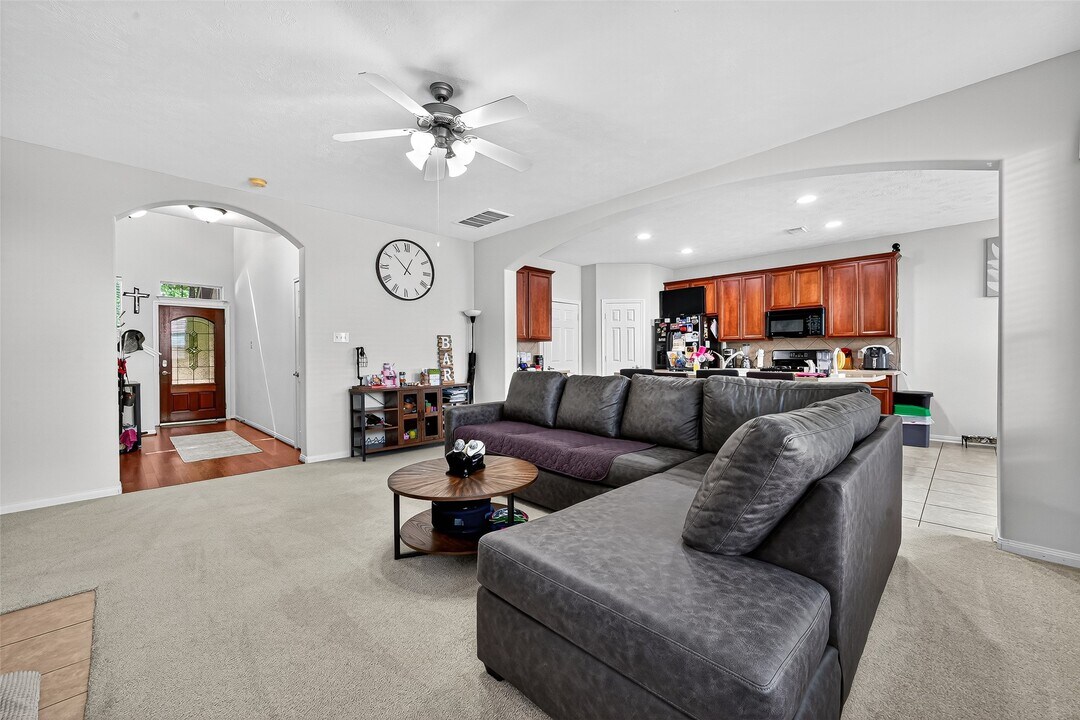 34 S Burberry Park Cir in Spring, TX - Foto de edificio