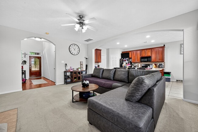 property at 34 S Burberry Park Cir