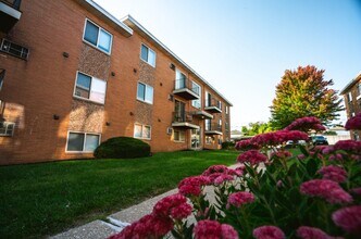Rockside Place in Garfield Heights, OH - Foto de edificio - Building Photo